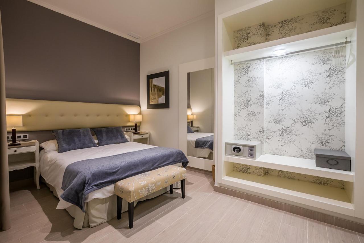 Welldone Cathedral Suites Seville Exterior photo