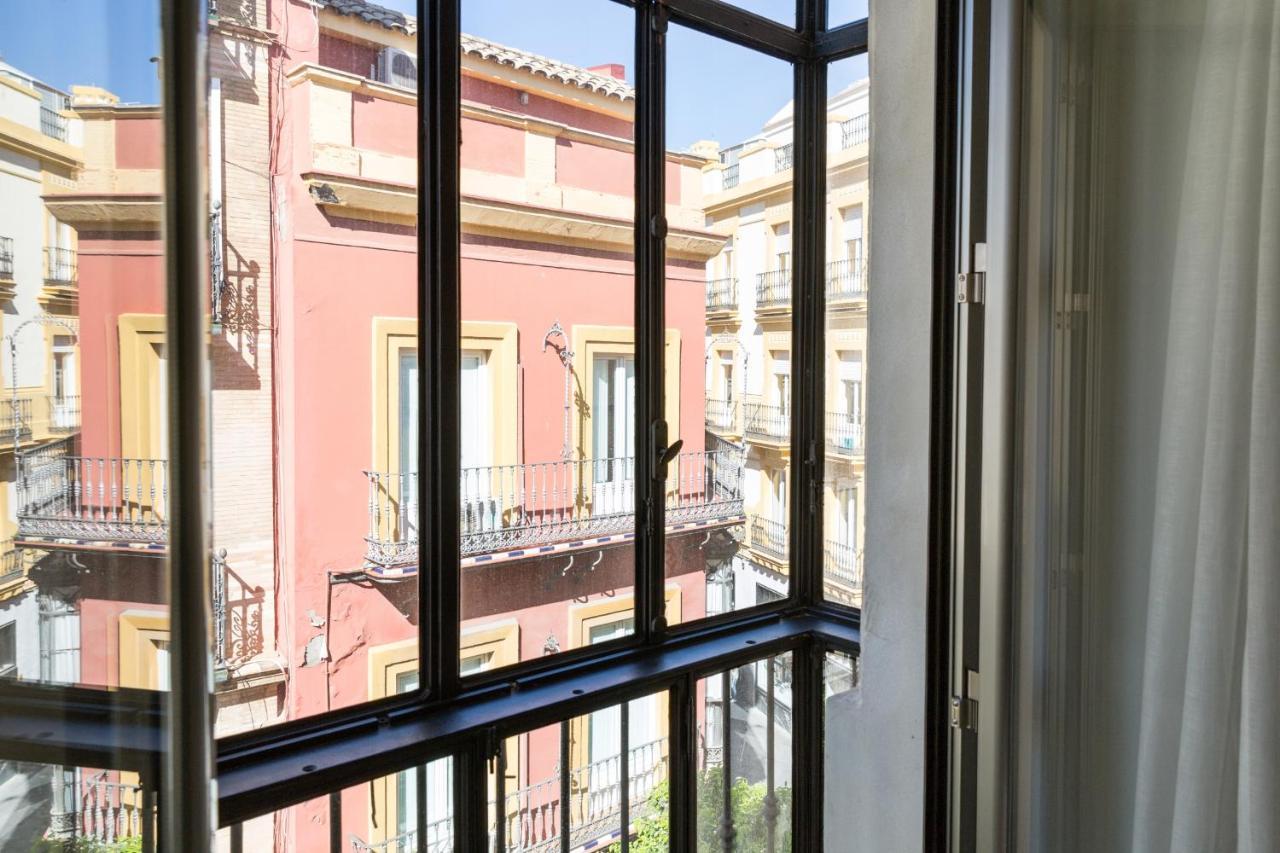 Welldone Cathedral Suites Seville Exterior photo