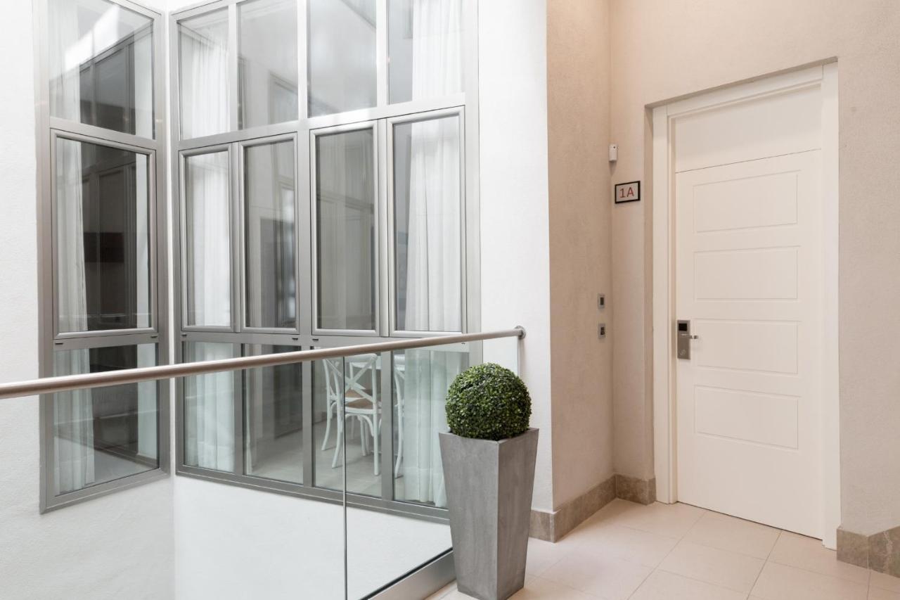 Welldone Cathedral Suites Seville Exterior photo