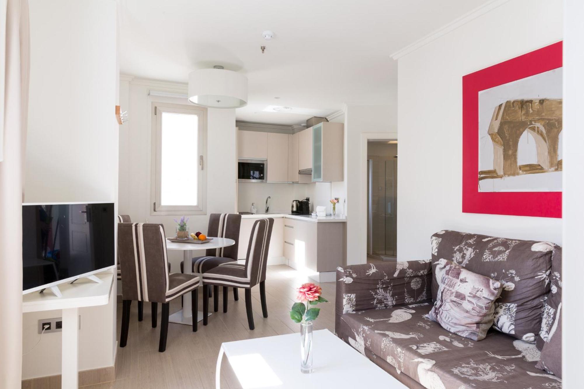 Welldone Cathedral Suites Seville Room photo