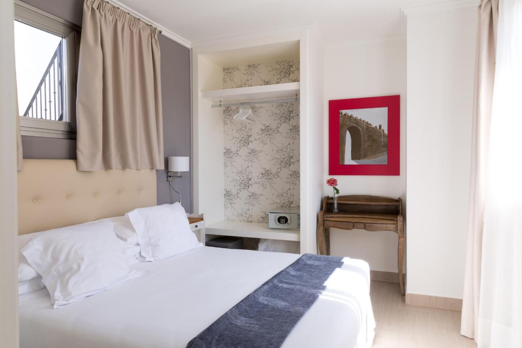 Welldone Cathedral Suites Seville Room photo