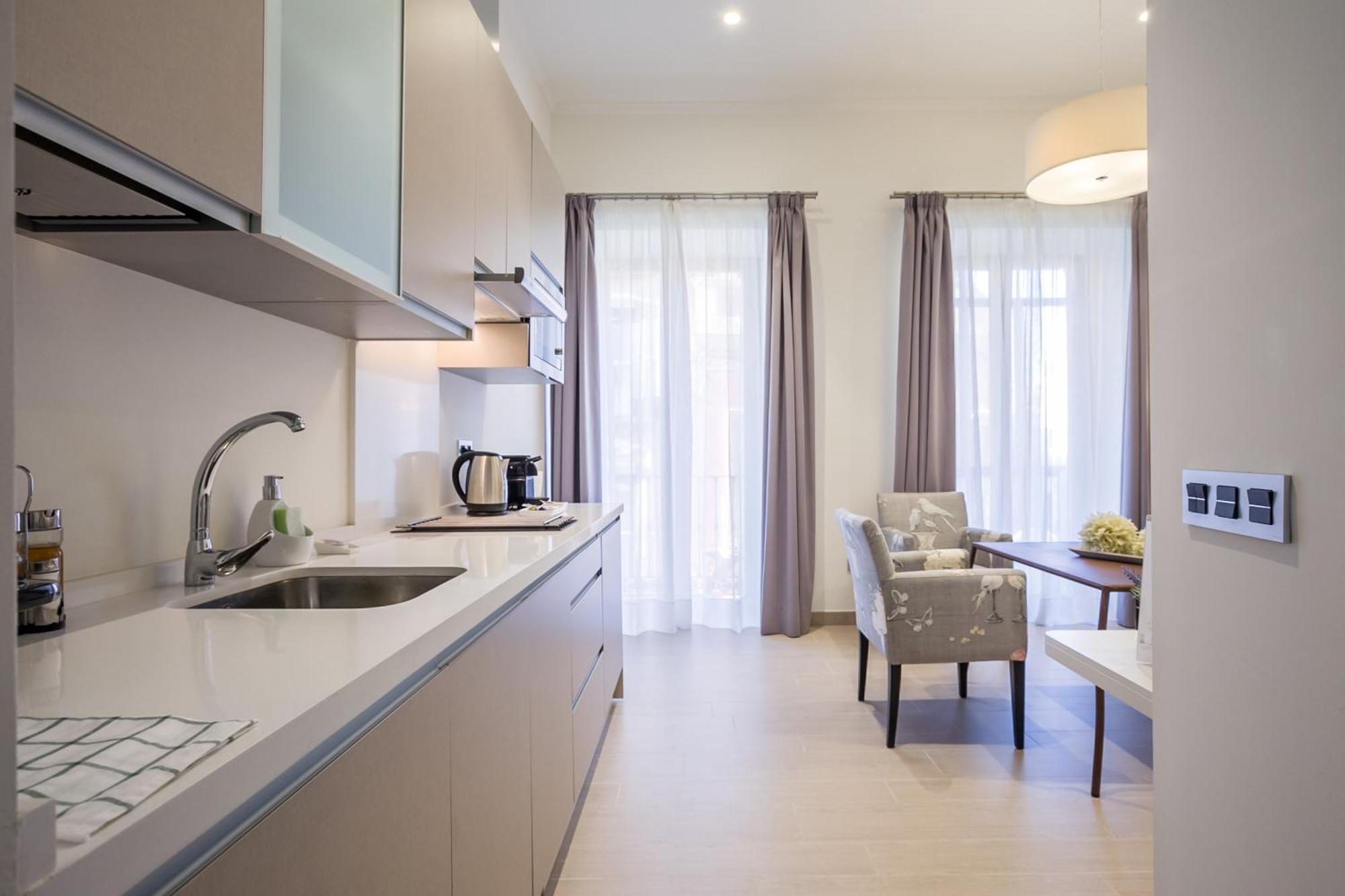 Welldone Cathedral Suites Seville Room photo