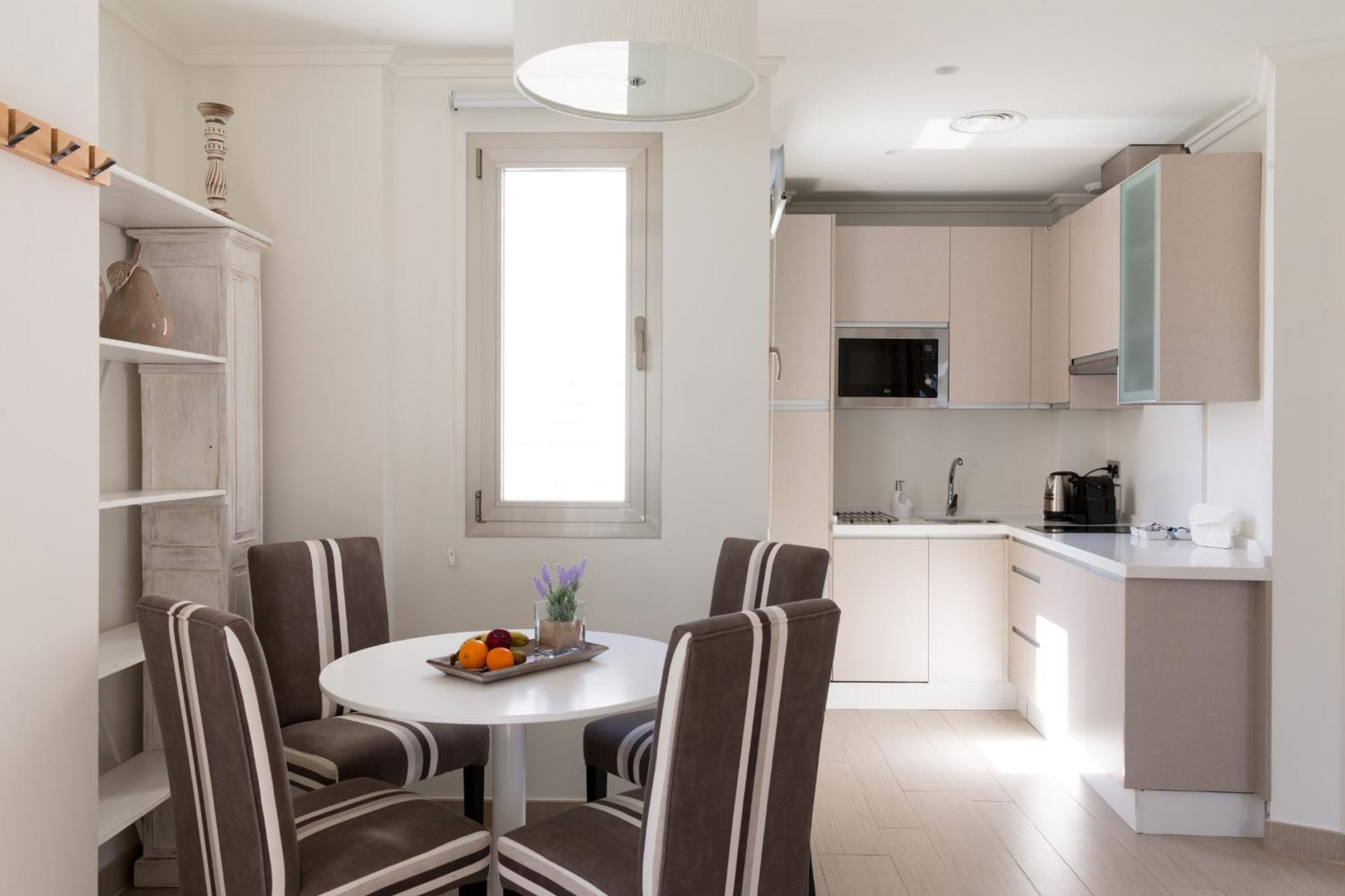 Welldone Cathedral Suites Seville Room photo