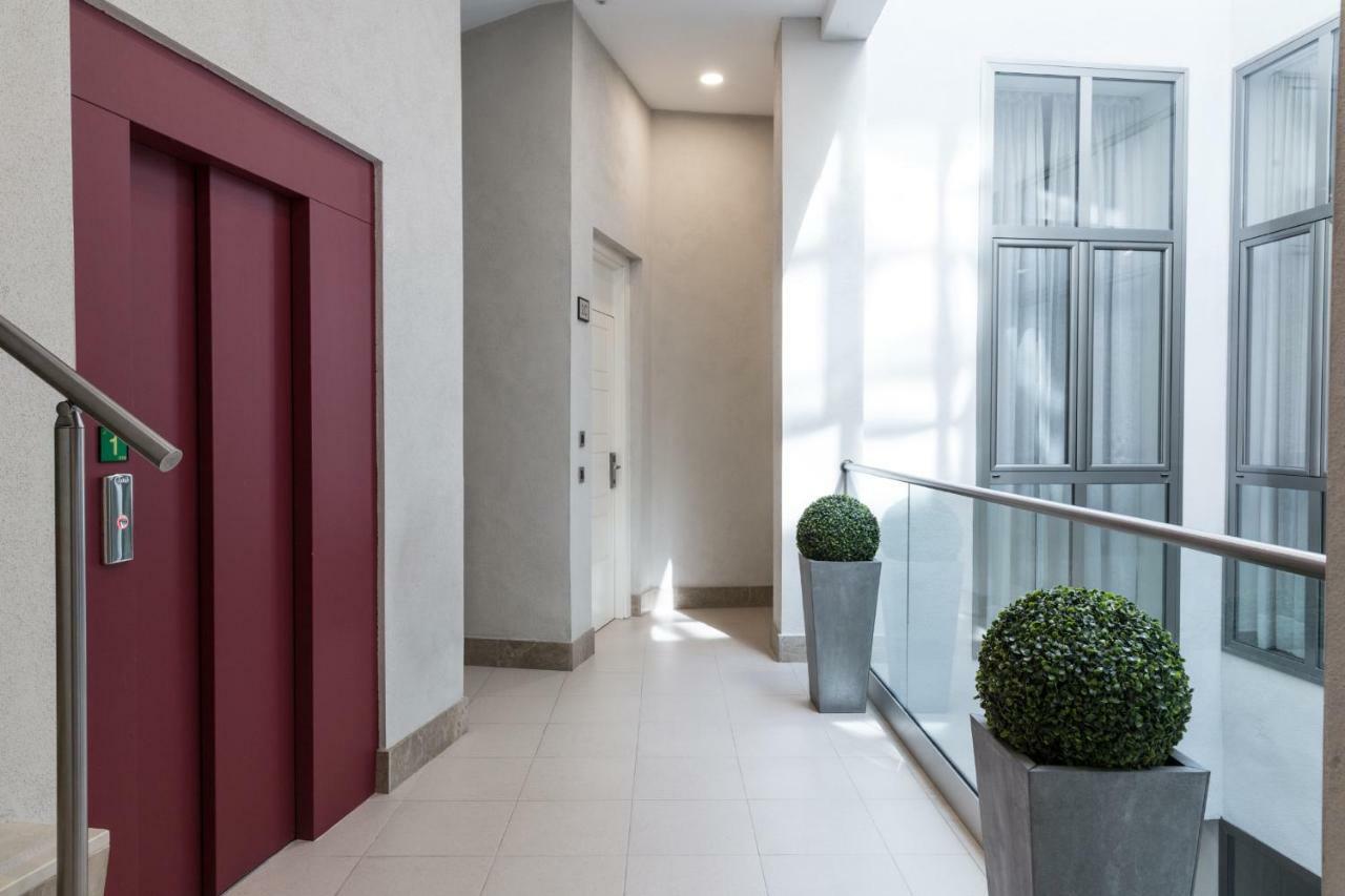 Welldone Cathedral Suites Seville Exterior photo